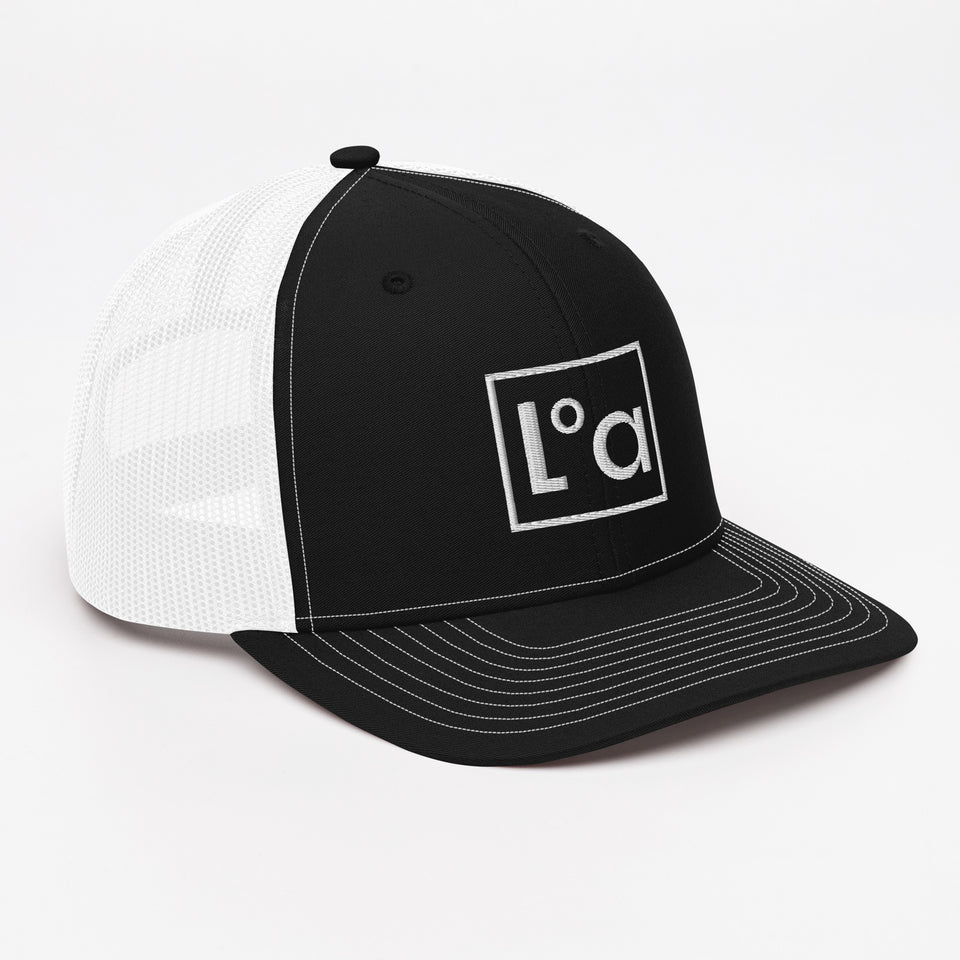 LOA SQUARE Trucker Cap